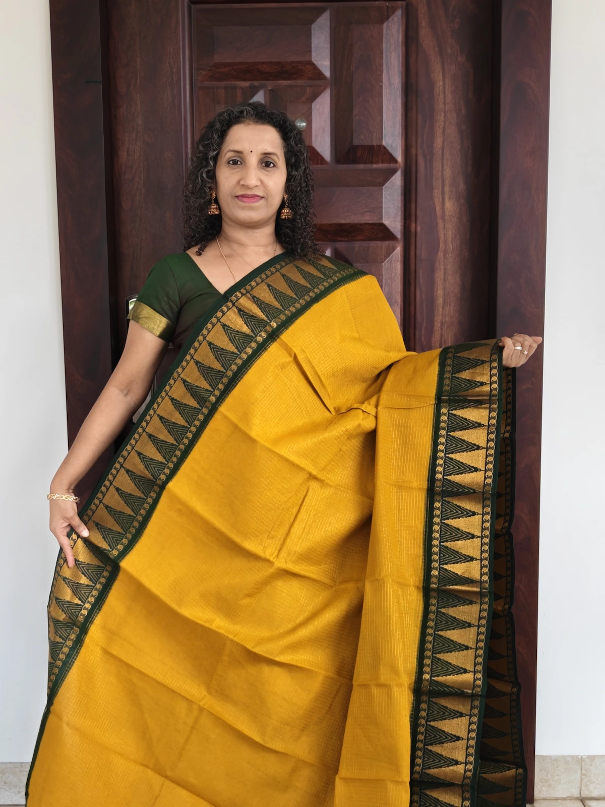 Mustard And Green Temple Border Sungudi Cotton Psc020 1A