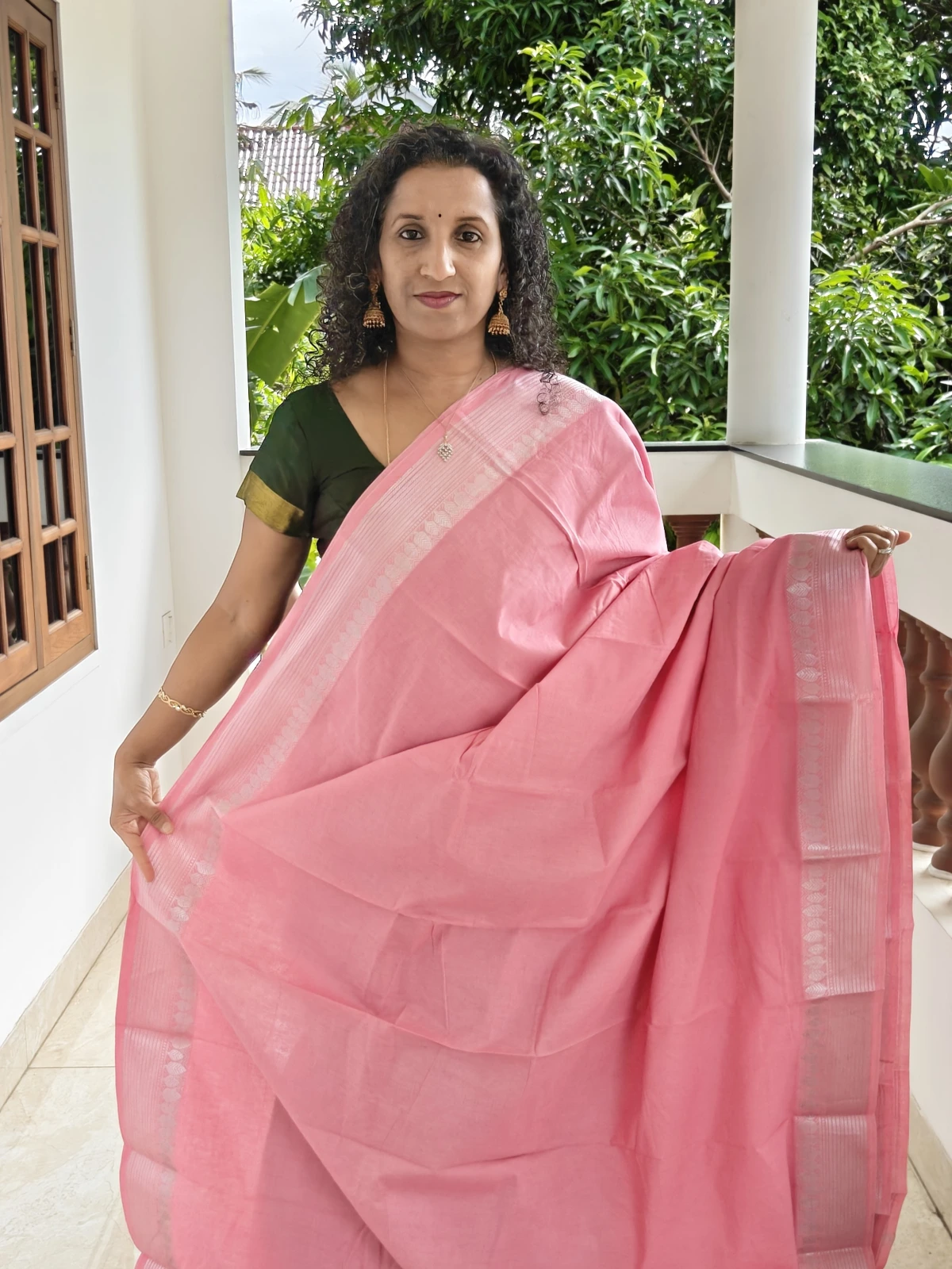 Pink Sungudi Cotton Saree with Leaf and Lines Border