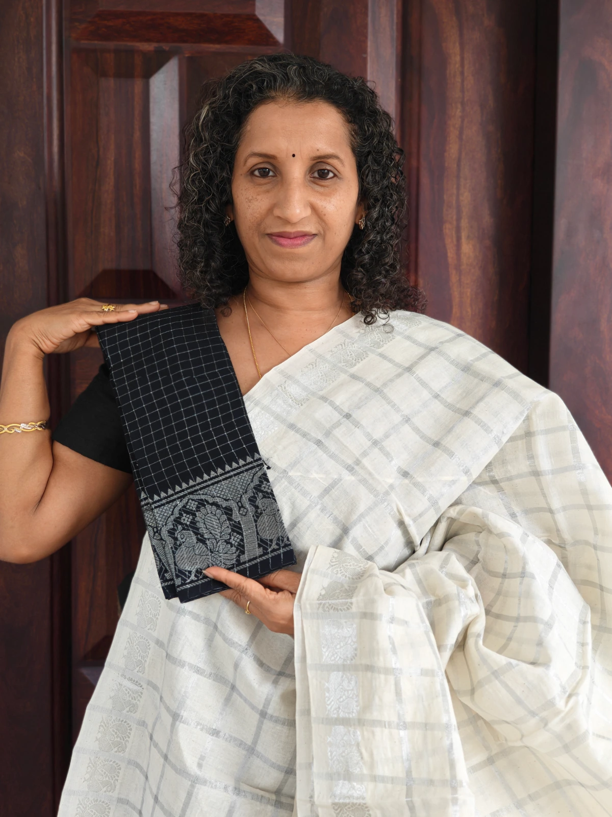 White Silver Kattam Sungudi Cotton Saree