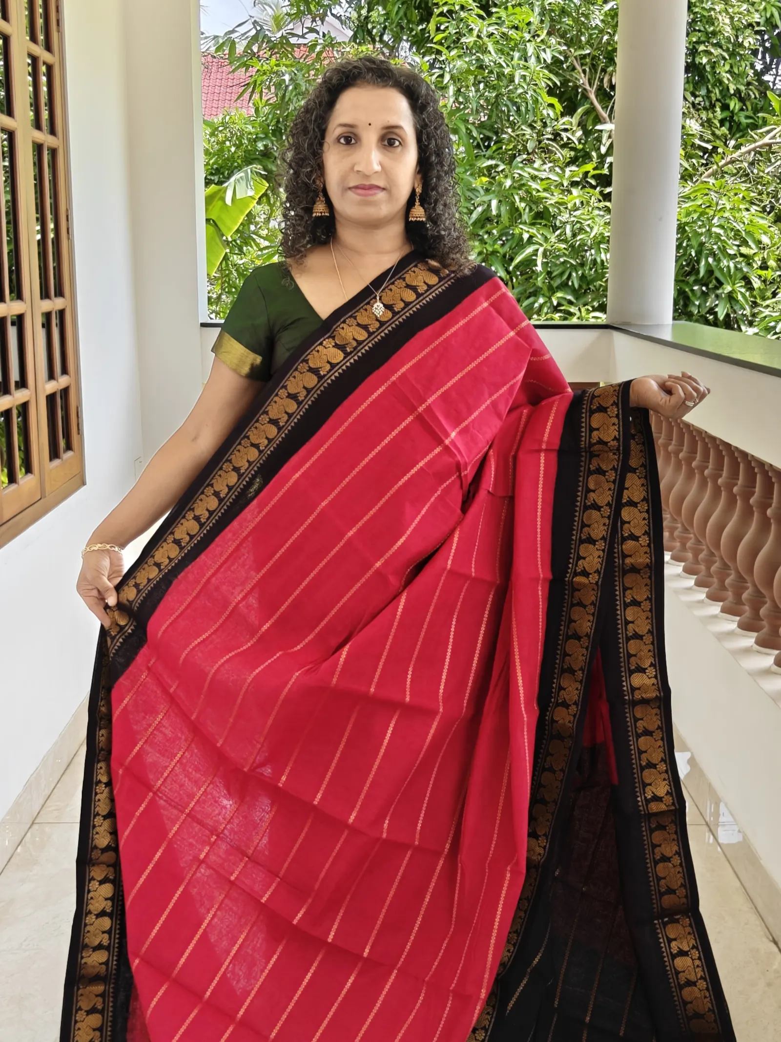 Arak Red And Black Madurai Sungudi Cotton Saree With Velthari Design Psc073 1