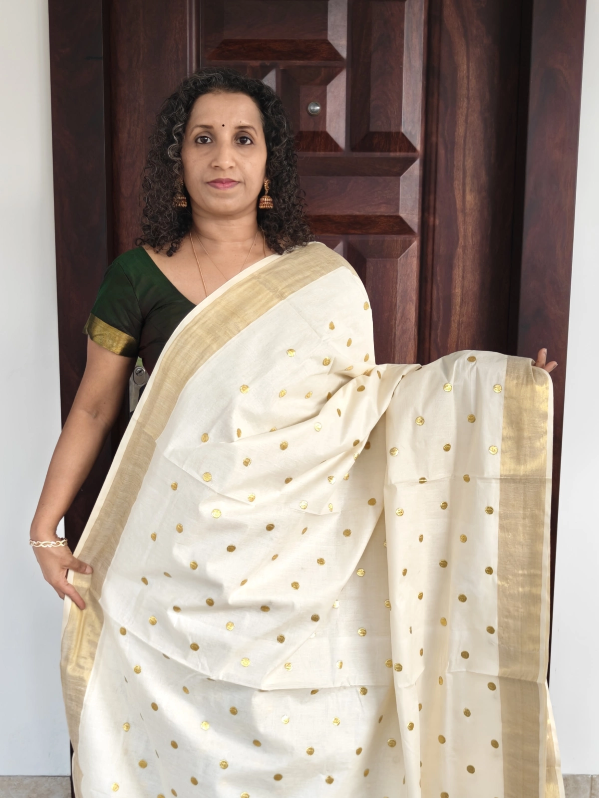 Gold Polkadots Kerala Saree Pcs042 1A